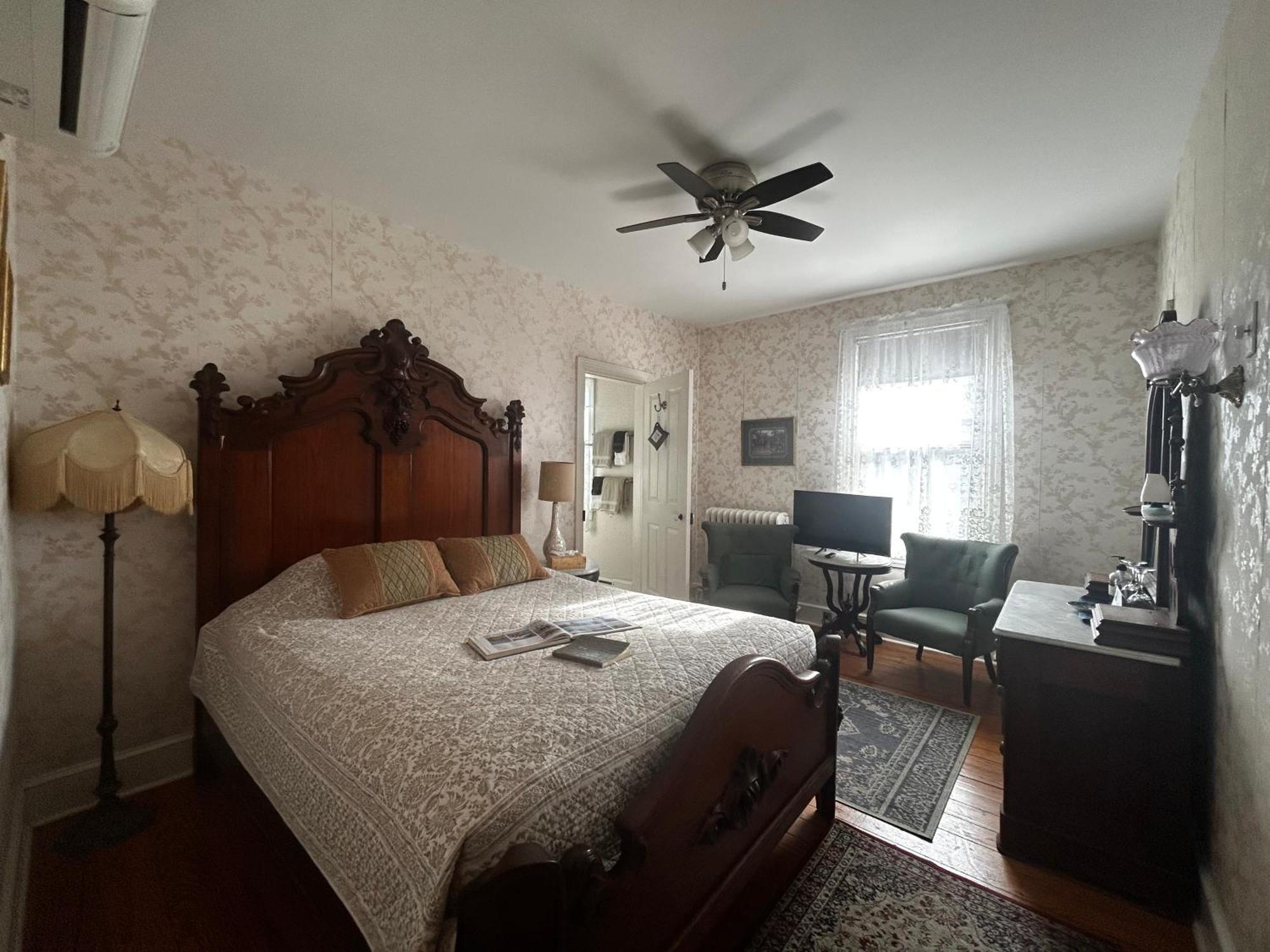 Premier Queen Room,1742819142:JPEG