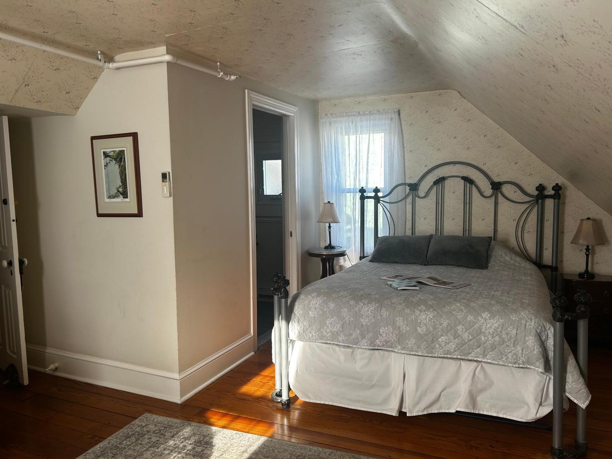 Deluxe Queen Room,1742826370:JPEG